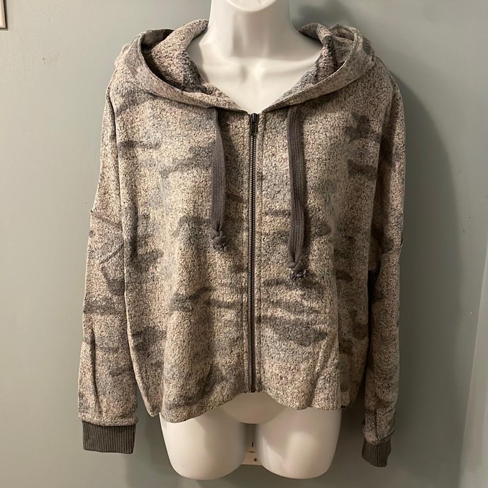 Cropped zip up sweater sz M